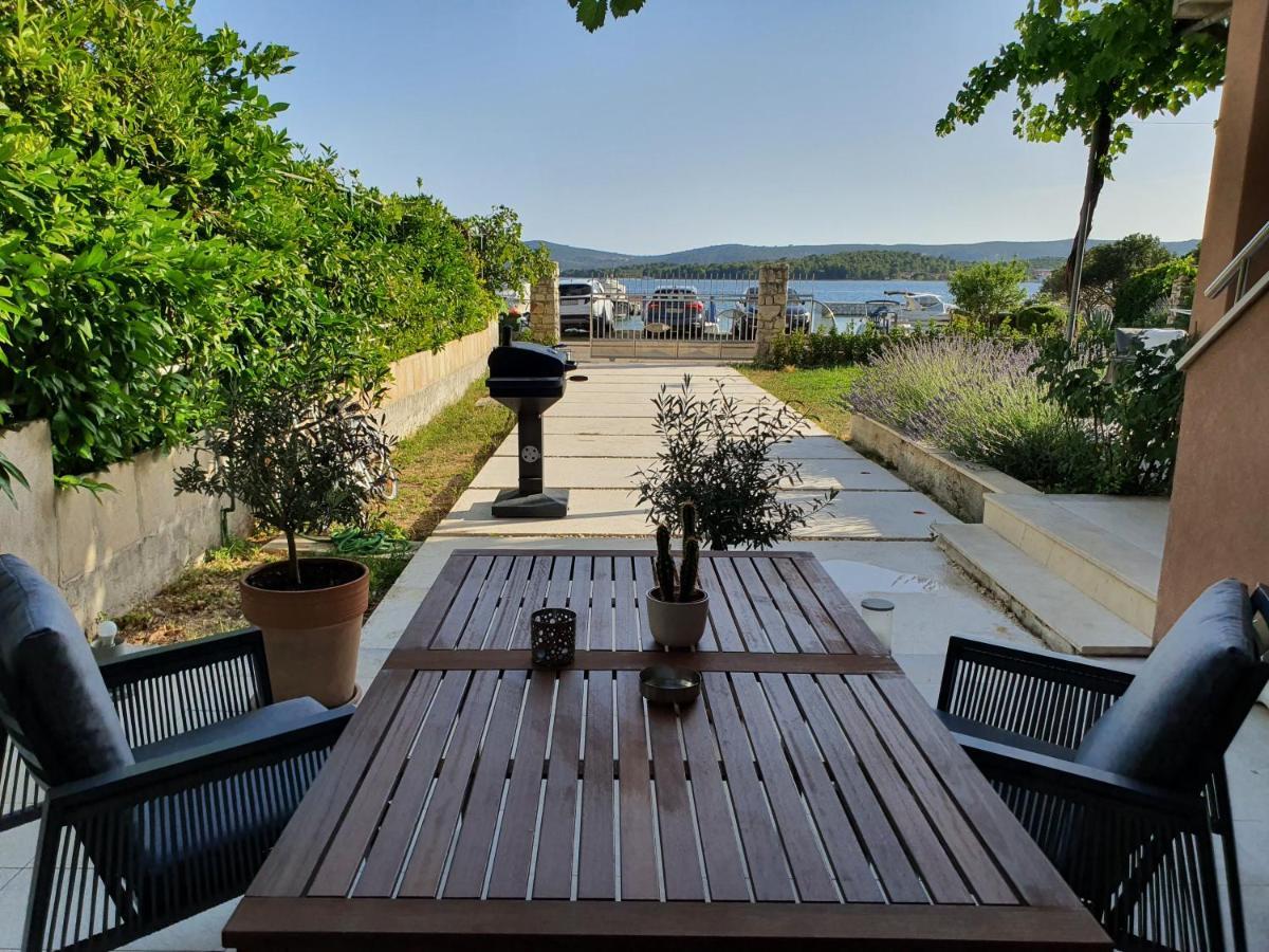 Apartments Villa Oliva Turanj Exterior photo