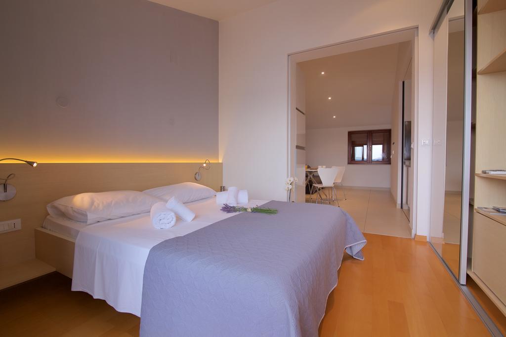 Apartments Villa Oliva Turanj Exterior photo